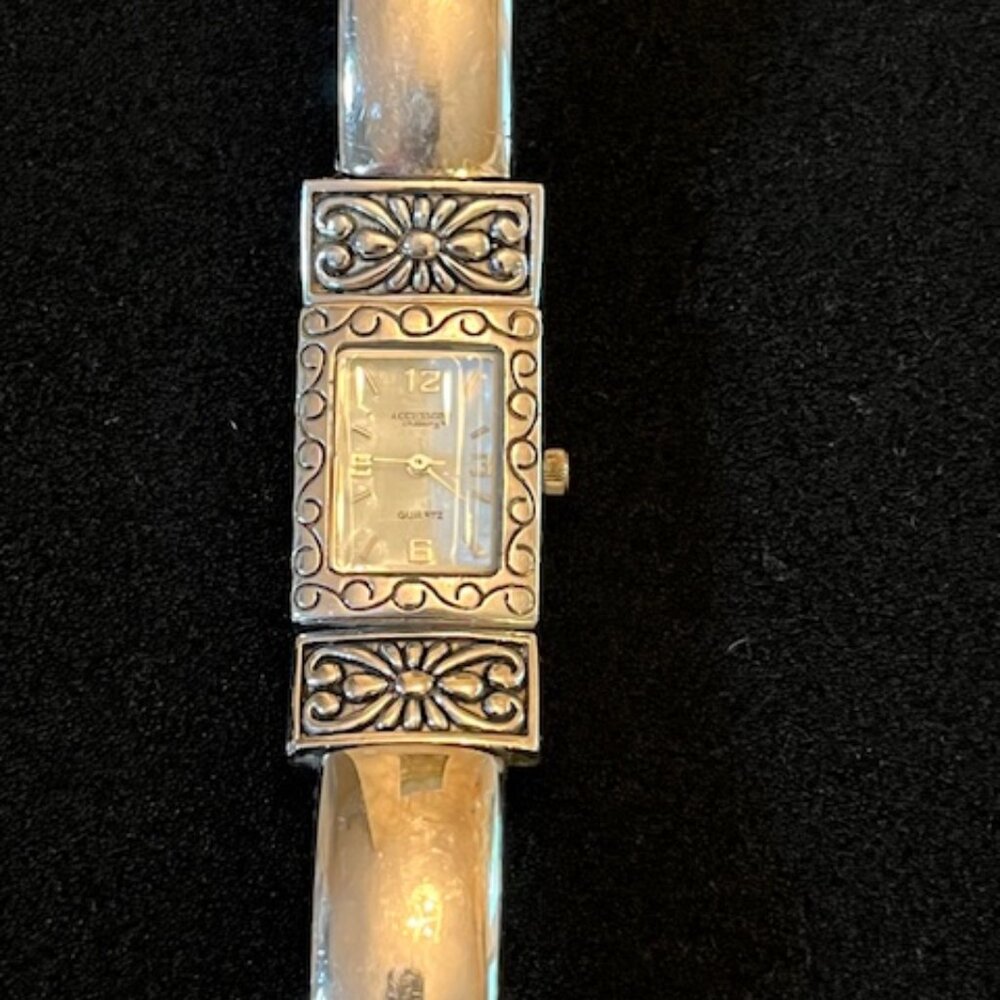 ACCESSORY CROSSING | Silver-tone Bracelet watch SW design Boho -EUC-NEW Battery